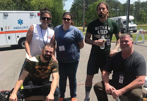 Equipo de emergencia en entrenamiento de FEMA